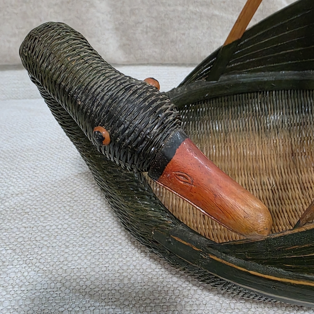 Vintage Zheijiang Wicker Green Duck Basket - Picture 3 of 9
